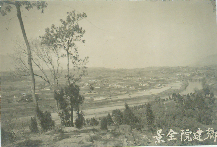 2、私立中国乡村建设学院位于重庆北碚歇马场乡大磨滩附近,占地500亩。为了使师生更好的与乡村社会互动融合,院址设在乡村且没有围墙,图为校园全景。.jpg