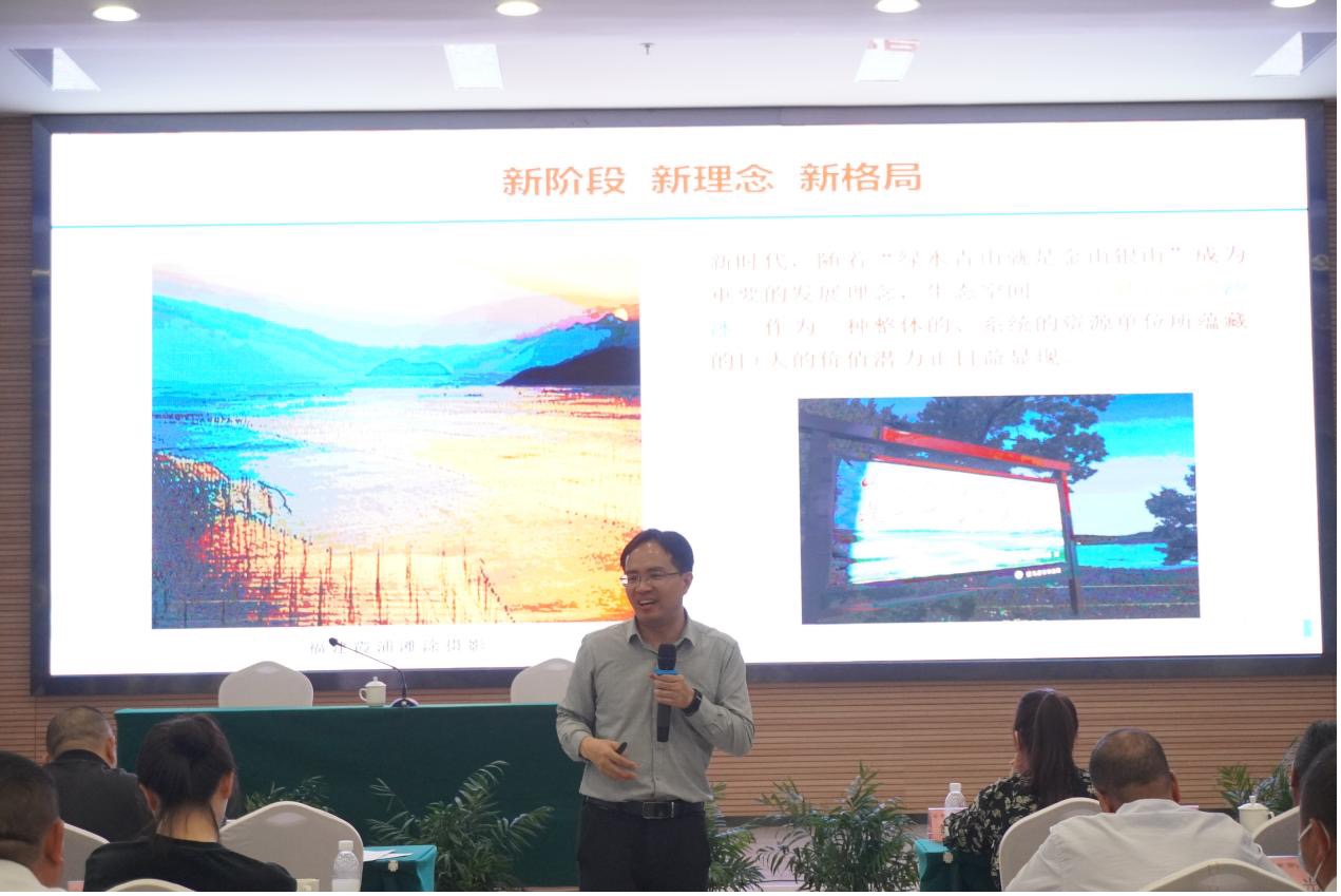 10潘家恩老师讲学现场.jpg