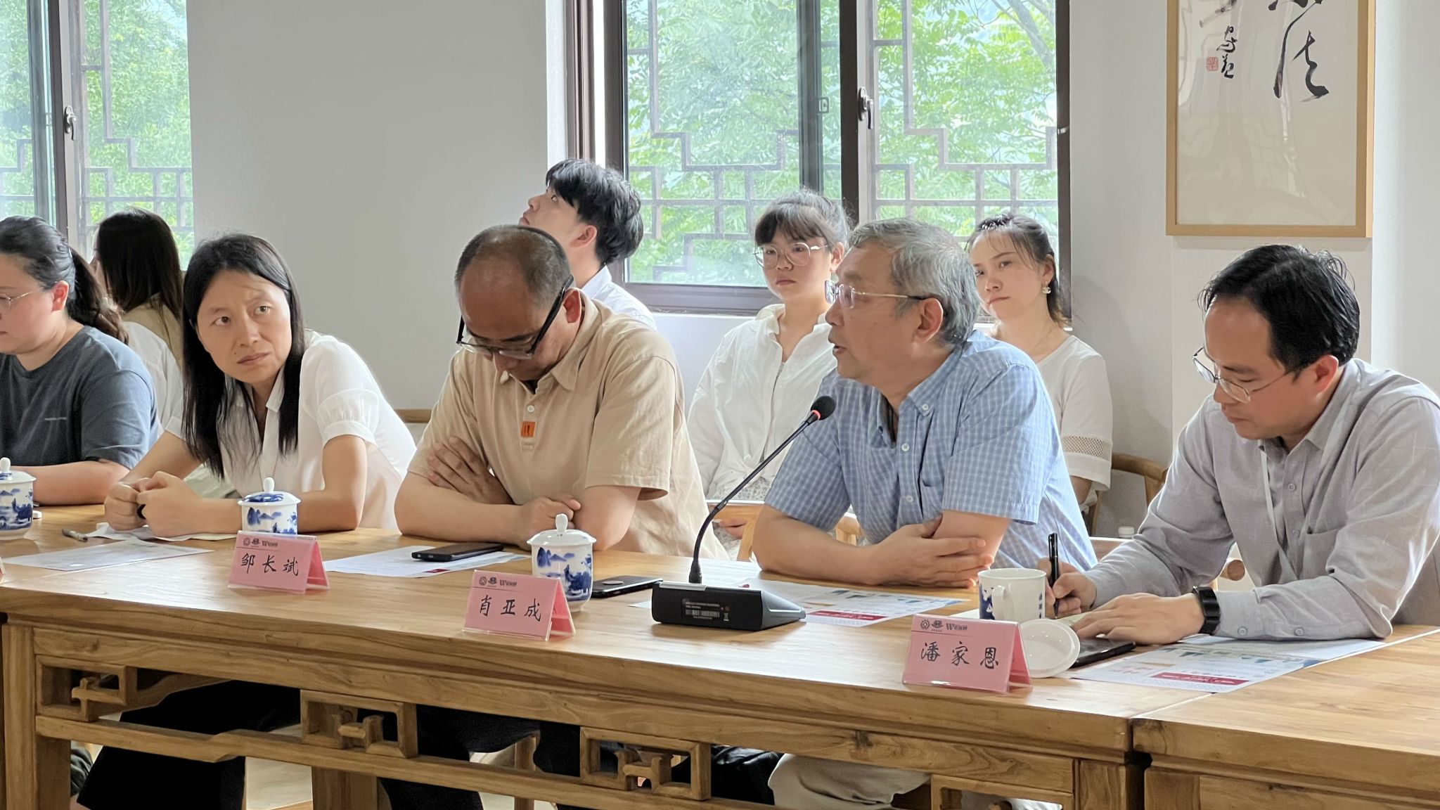 我校乡村振兴战略研究院执行院长肖亚成在座谈会上发言.jpg
